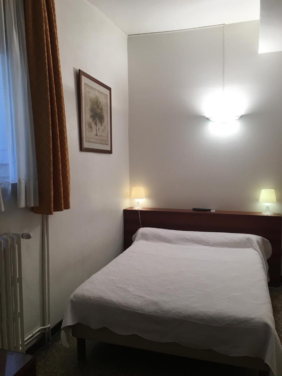Hotel Des Etuves Монпелие Екстериор снимка
